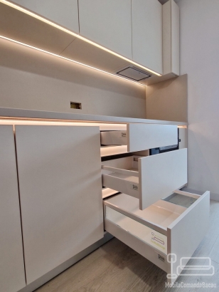 Mobilier bucătărie din PAL, realizat pe comandă în Bacău