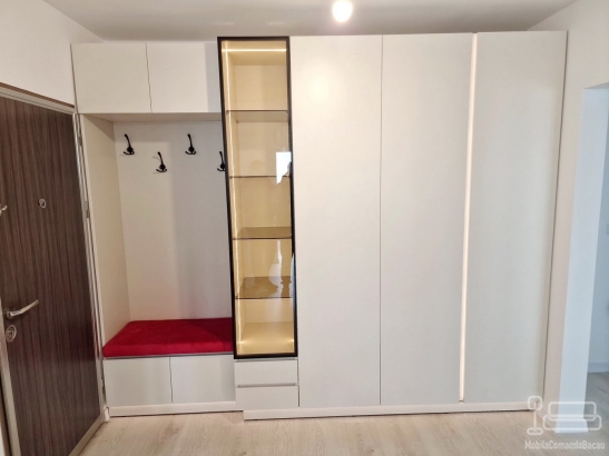 Mobilier hol la comandă, realizat din PAL melaminat în Bacău