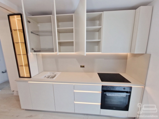 Mobilier bucătărie din PAL, realizat pe comandă în Bacău