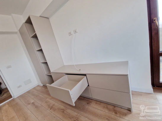 Mobilier living din PAL, montat în Bacău
