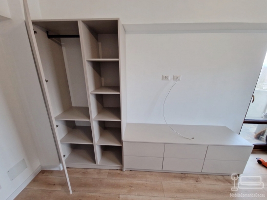 Mobilier living din PAL, montat în Bacău