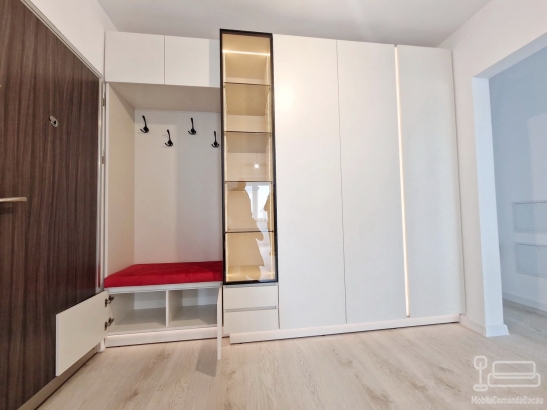 Mobilier hol la comandă, realizat din PAL melaminat în Bacău