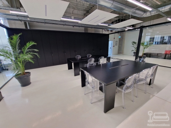 Mobilier cameră întâlniri – masă consiliu realizată pe comandă