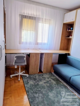 Dormitor cu pat rabatabil și canapea, realizat pe comandă în Bacău