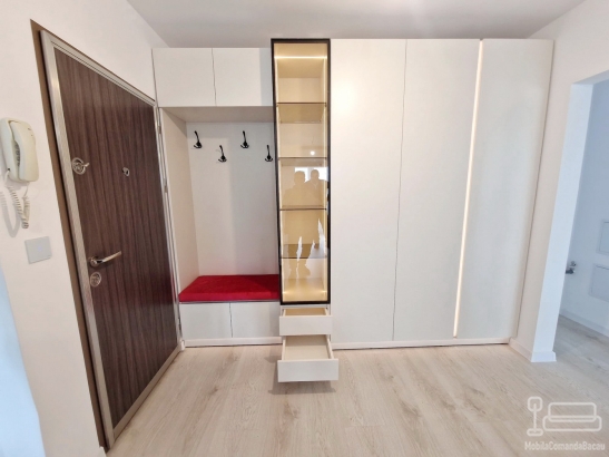 Mobilier hol la comandă, realizat din PAL melaminat în Bacău