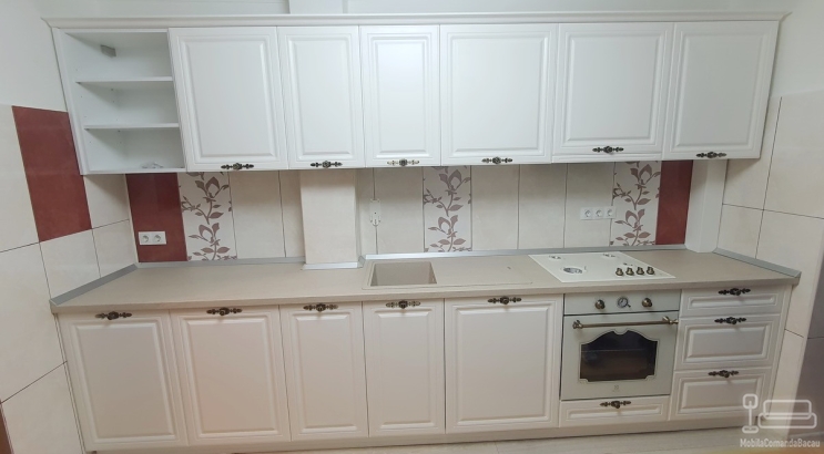 Bucătărie din MDF vopsit, 3,6 m – stil clasic, feronerie Blum, Bacău
