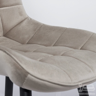 Scaun living din catifea si cadrul metalic  BUC 206 bej