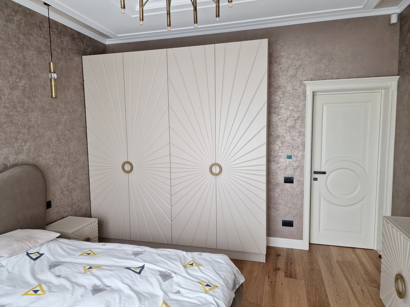 Mobilier de dormitor din MDF vopsit