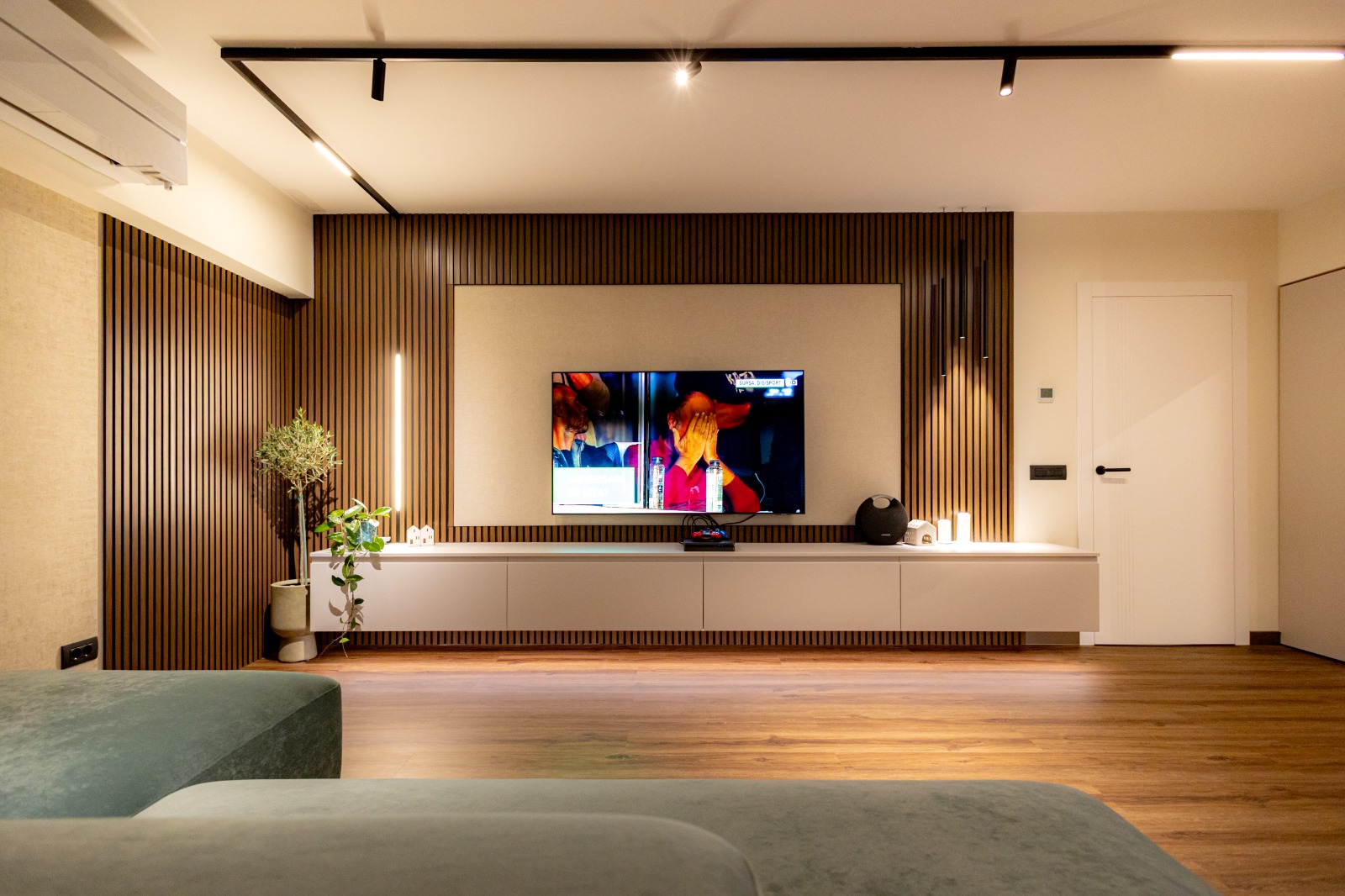 Mobilier pentru living cu riflaje, din MDF
