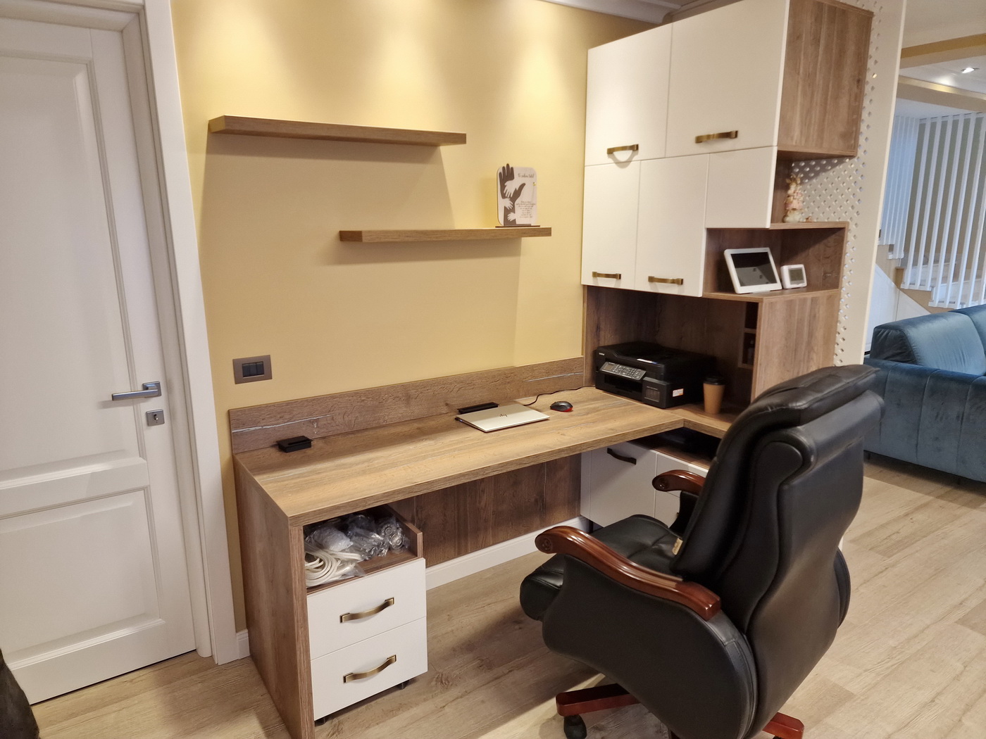 Mobilier pentru living cu birou