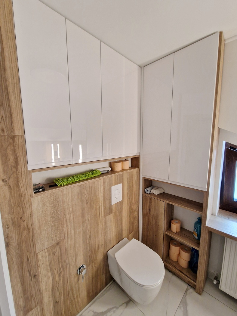 Mobilier de baie din MDF vopsit lucios – depozitare eficientă, finisaj premium & feronerie Blum