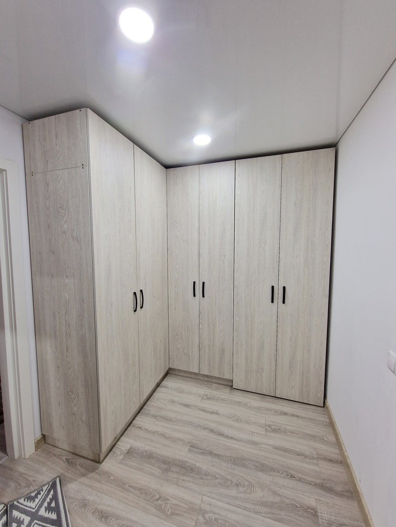 Mobilier cameră dressing din pal melaminat – feronerie blum cu amortizare,Iași