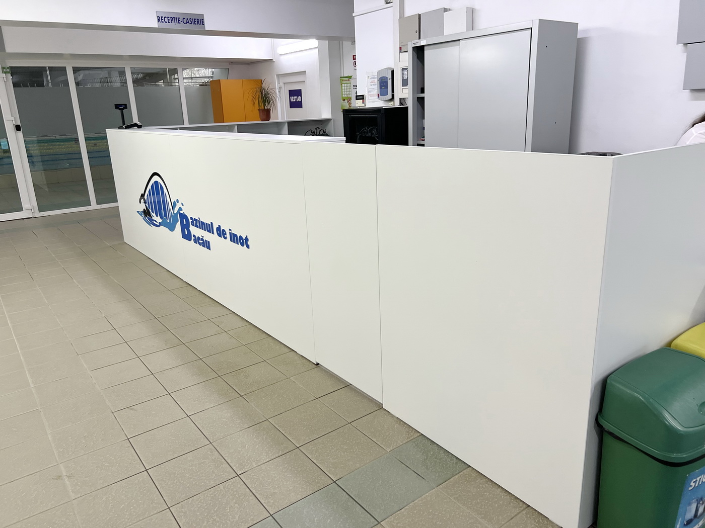 Mobilier recepție pentru bazinul olimpic Bacău – la comandă