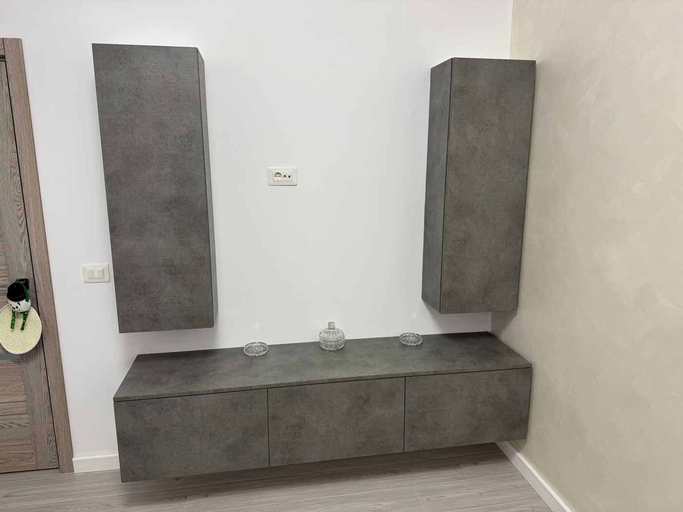 Mobilier living din MDF – ansamblu suspendat cu feronerie Blum (1900 mm), Bacău
