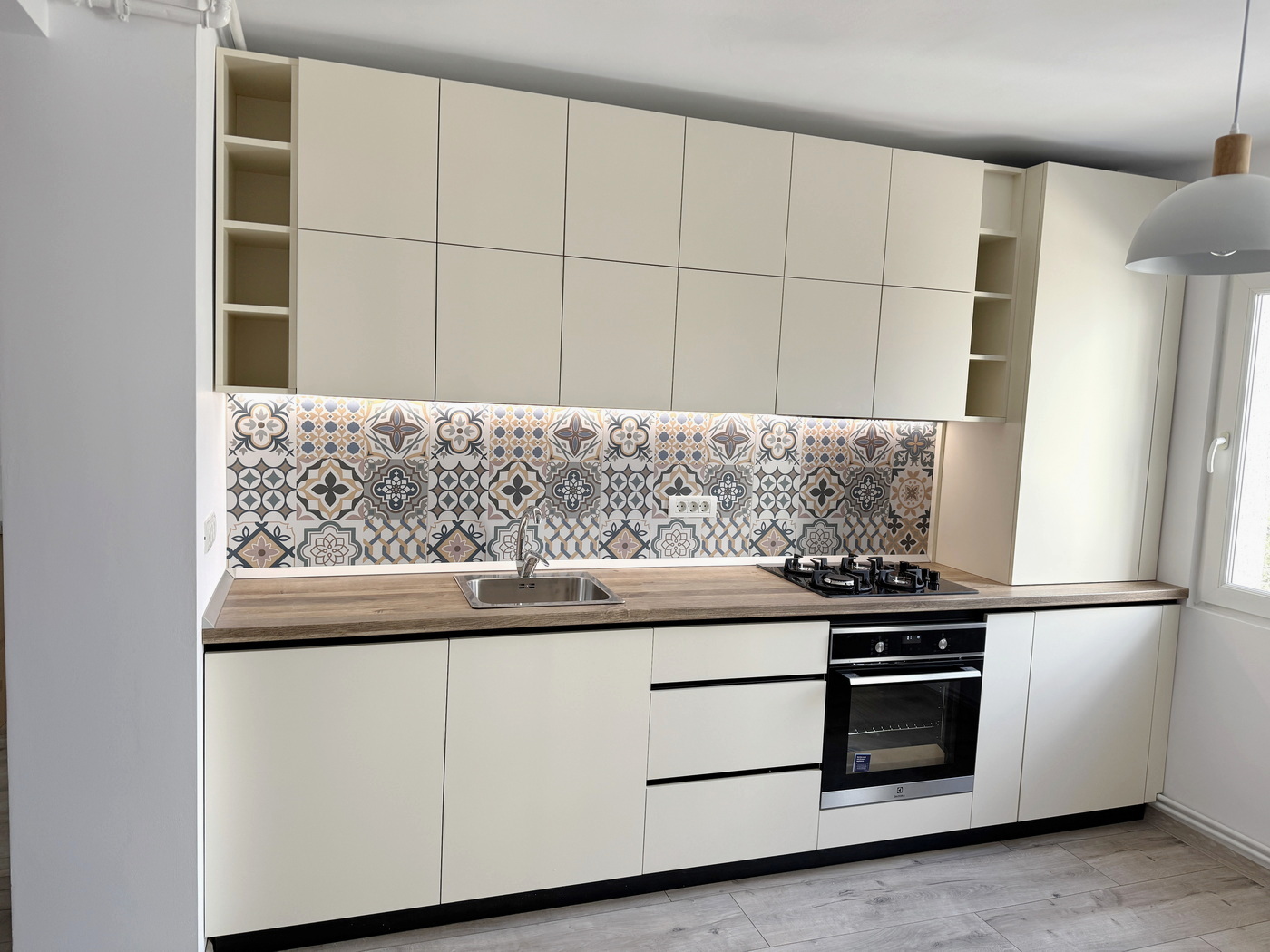 Mobilier bucătărie la comandă – MDF vopsit, 3.300 mm, Bacău