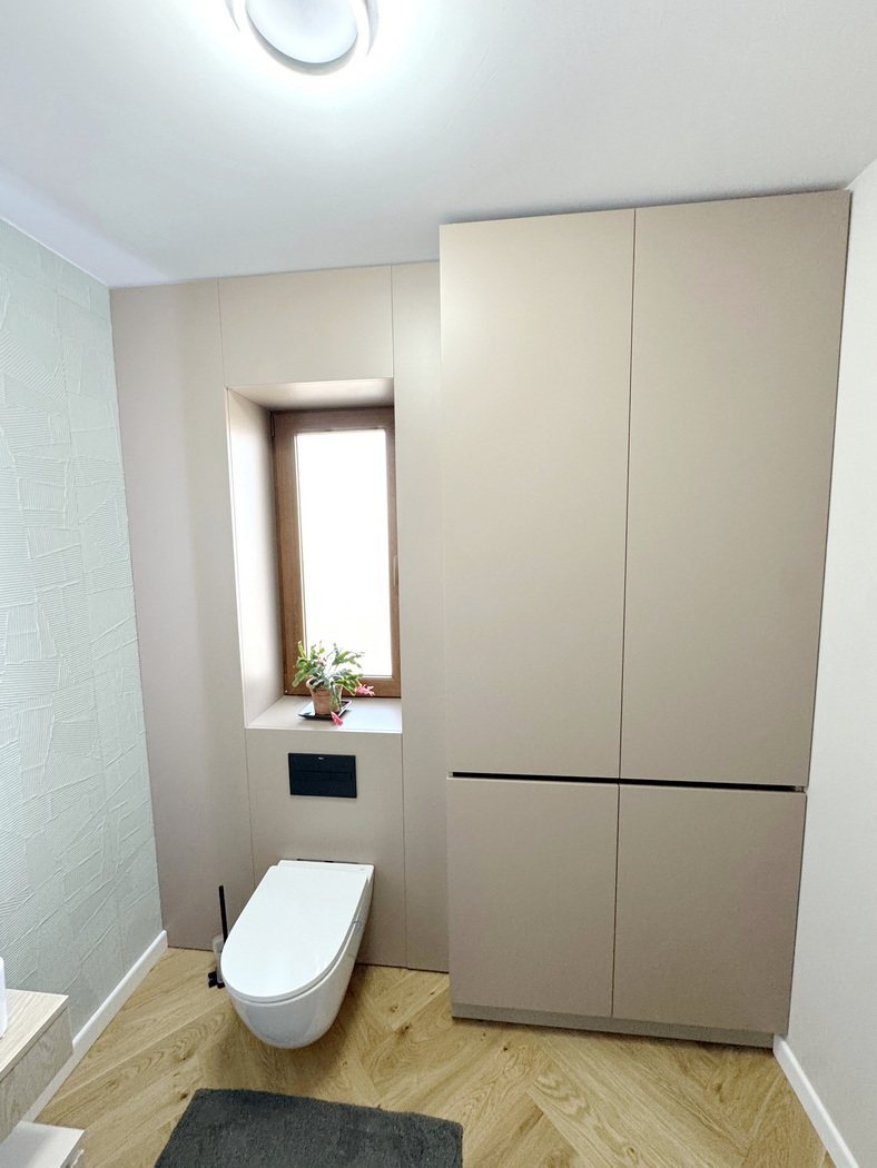 Mobilier baie din MDF vopsit, realizat pe comandă în județul Bacău
