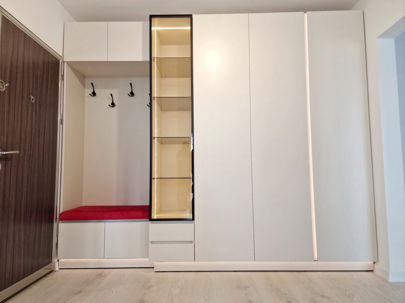 Mobilier hol la comandă, realizat din PAL melaminat în Bacău