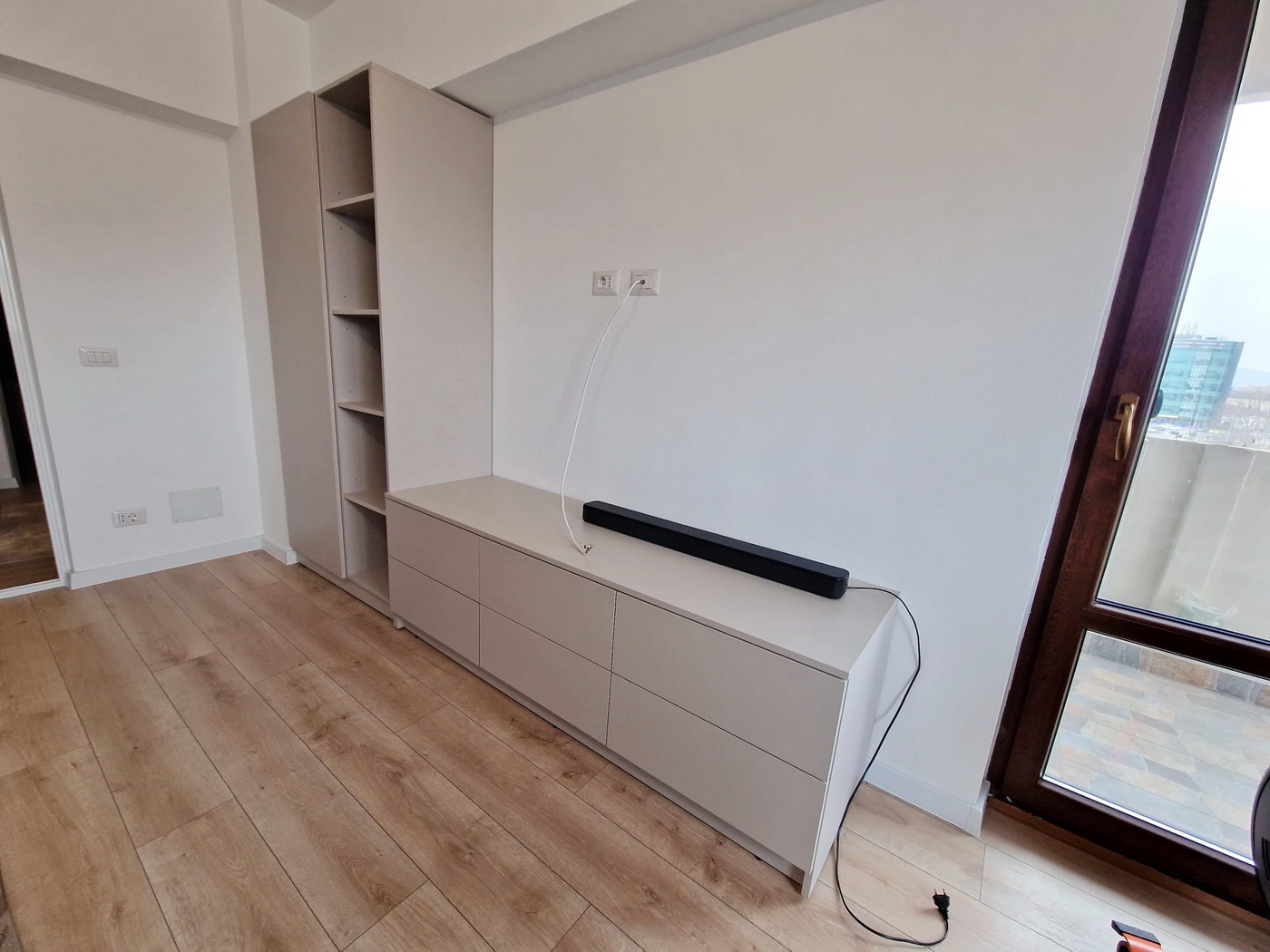 Mobilier living din PAL, montat în Bacău