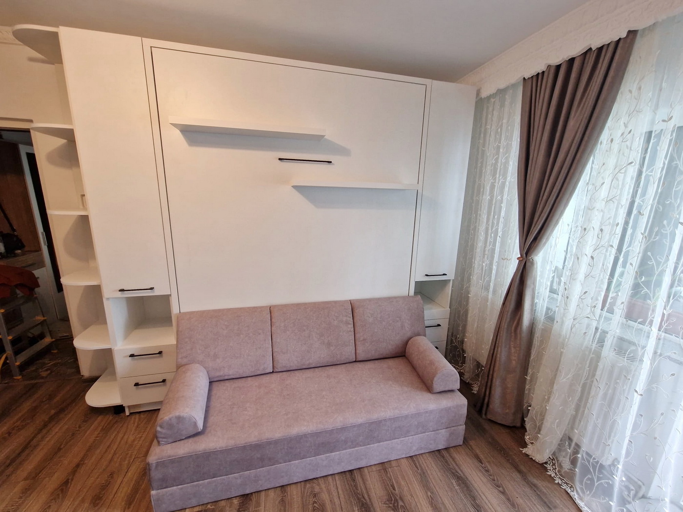 Ansamblu mobilier cu pat rabatabil și canapea, realizat pe comandă în Bacău